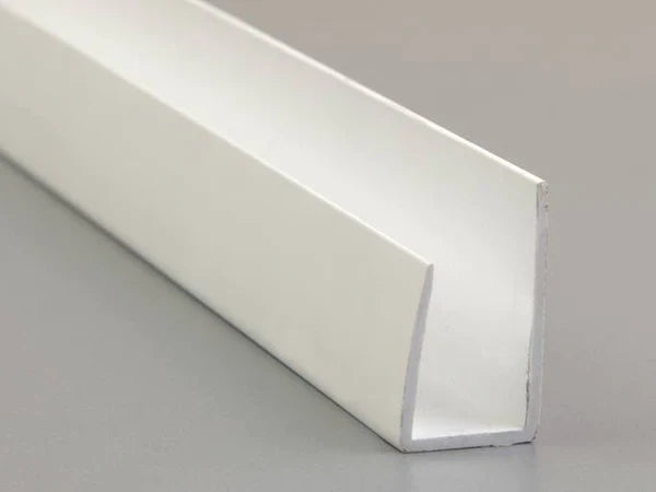 PVC-Abschlussleiste 10 mm Weiß – optimaler Kantenschutz für saubere Wand- & Deckenverkleidungen.