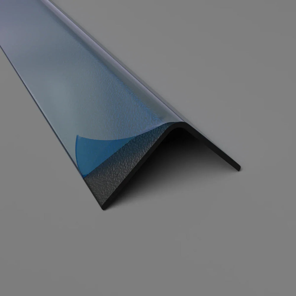 PVC Eckprofil schwarz fuer stossfesten Wandschutz strukturierte Oberflaeche