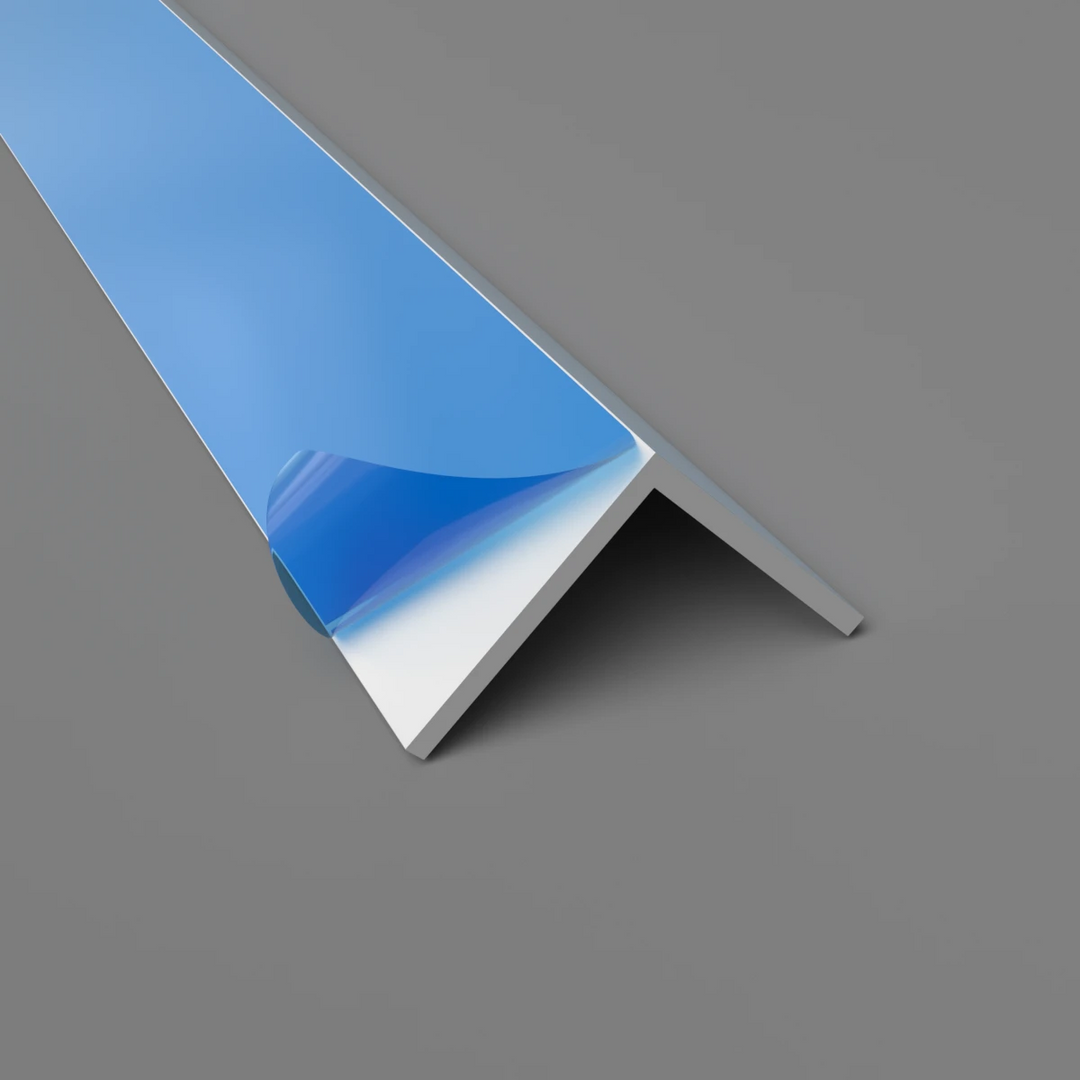 PVC-Winkelprofil in Weiß für Innen- und Außenecken, passend für Wand- und Deckenplatten von 1,5 mm bis 10 mm.
