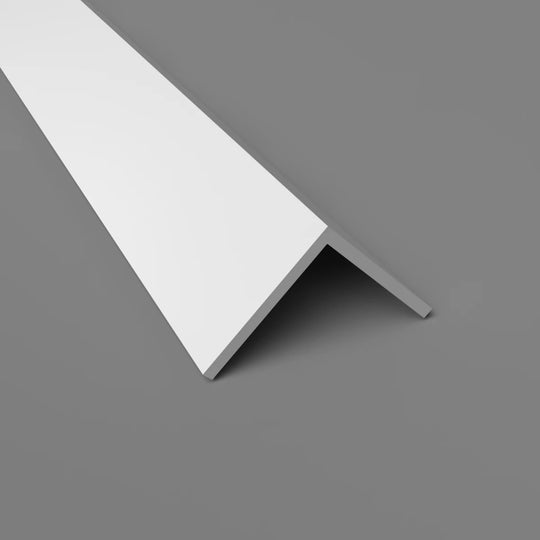 Weißes 25 mm PVC-Winkelprofil für Wandverkleidungen, geeignet für Platten bis 10 mm, Länge 2440 mm oder 3050 mm.
