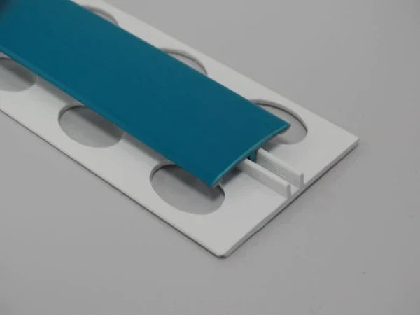 Zweiteilige H-Trennleiste in aquamarin für PVC-Wandverkleidungen – stabile Verbindung und saubere Optik