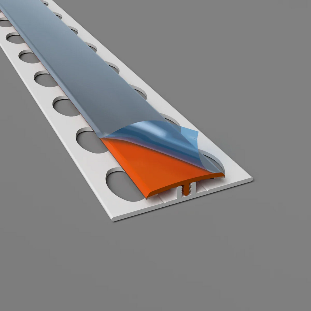 Zweiteilige H-Trennleiste in orange mit Schutzfolie – optimal für hygienische Wandverkleidungen
