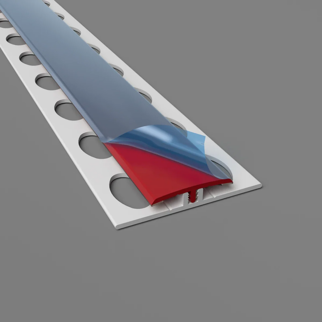 Zweiteilige H-Trennleiste in rot mit Schutzfolie – optimal für hygienische Wandverkleidungen