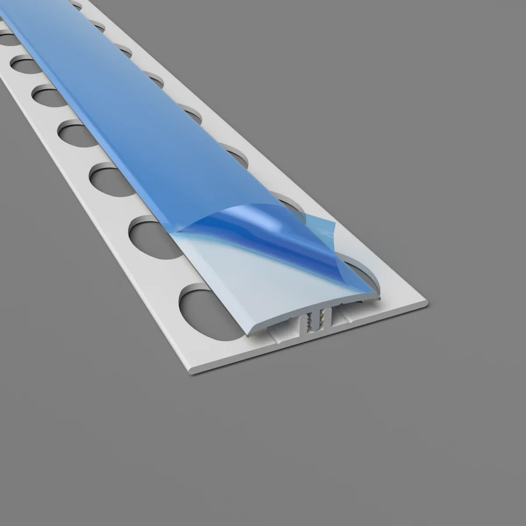 Zweiteilige H-Trennleiste in malve mit Schutzfolie – optimal für hygienische Wandverkleidungen